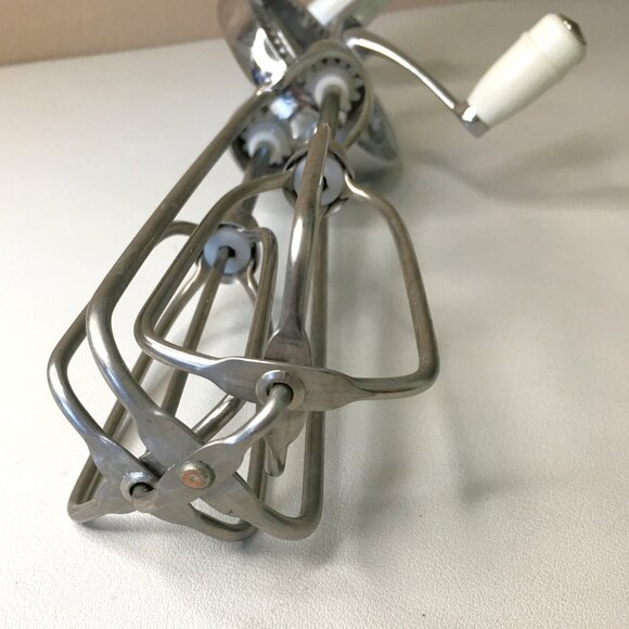 Classic Hand Crank Style EGG BEATER Stainless Steel Mixer 🧑‍🍳 - Picture 8 of 10